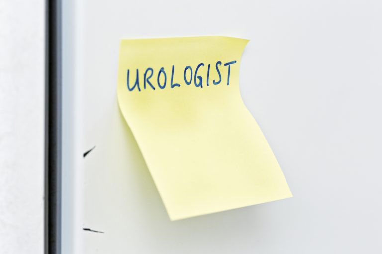 A sticky note with UROLOGIST written on it